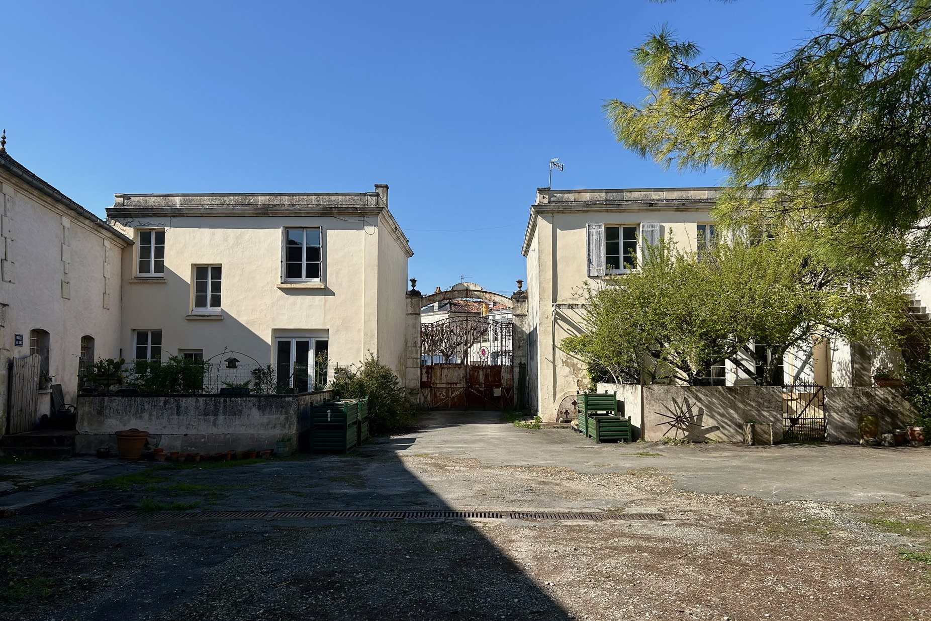 Maison à vendre, 1800m², Saint-Jean-d'Angély