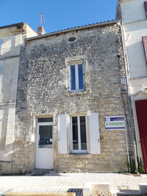 Maison 3 pièces 94 m² · à Saint-Savinien · 94 m² · 143 100 €