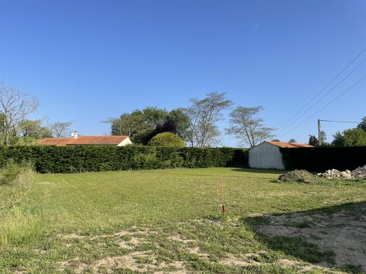 46 €/m² · à Saint-Savinien · 37 400 €