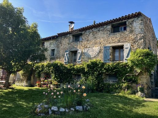 Maison 9 pièces 160 m² · à Quirbajou · 160 m² · 190 000 €