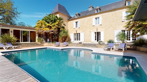 Maison 9 pièces 336 m² · à Sarlat-la-Canéda · 336 m² · 1 098 000 €