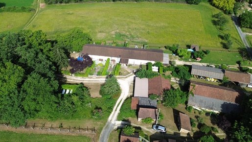 Maison 484 m² · à Saint-Cyprien · 484 m² · 318 000 €