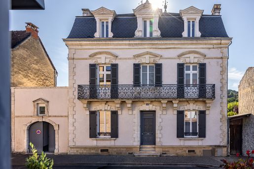 Maison 10 pièces 243 m² · à Sarlat-la-Canéda · 243 m² · 1 995 000 €
