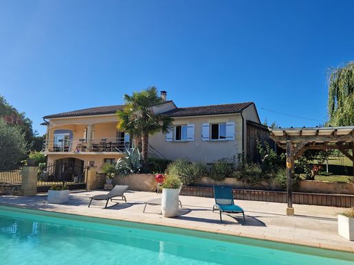 Maison 8 pièces 195 m² · à Saint-Cyprien · 195 m² · 455 800 €