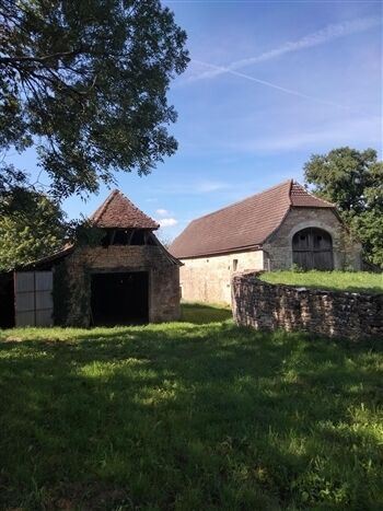 Secteur Gramat – Deux belles granges en pierre à réhabiliter, dans un environnement de charme · 80 000 €