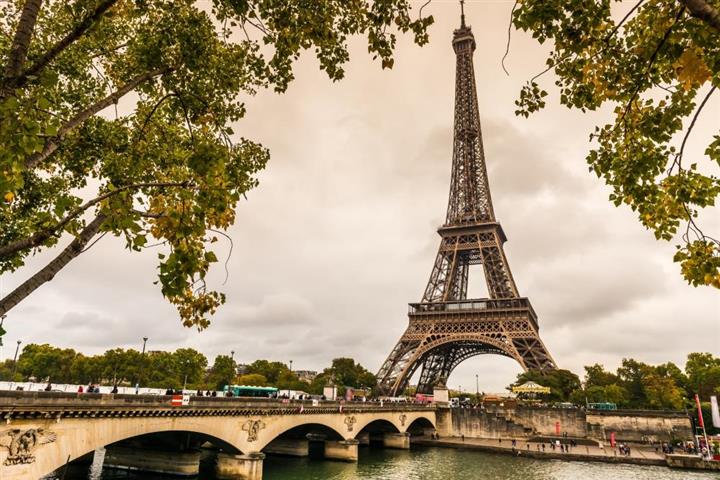 French real estate: apartments, villas, houses