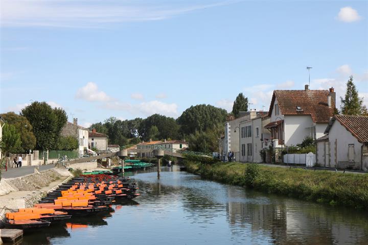 Marais Poitevin, landing stage at Coulon, Deux-Sèvres